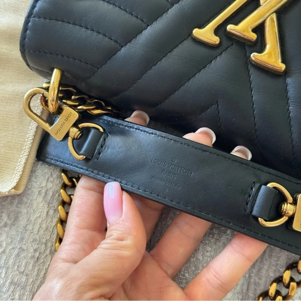 Louis Vuitton Wave Black Quilted Shoulder/Crossbody Bag, Authentic - Picture 15 of 16